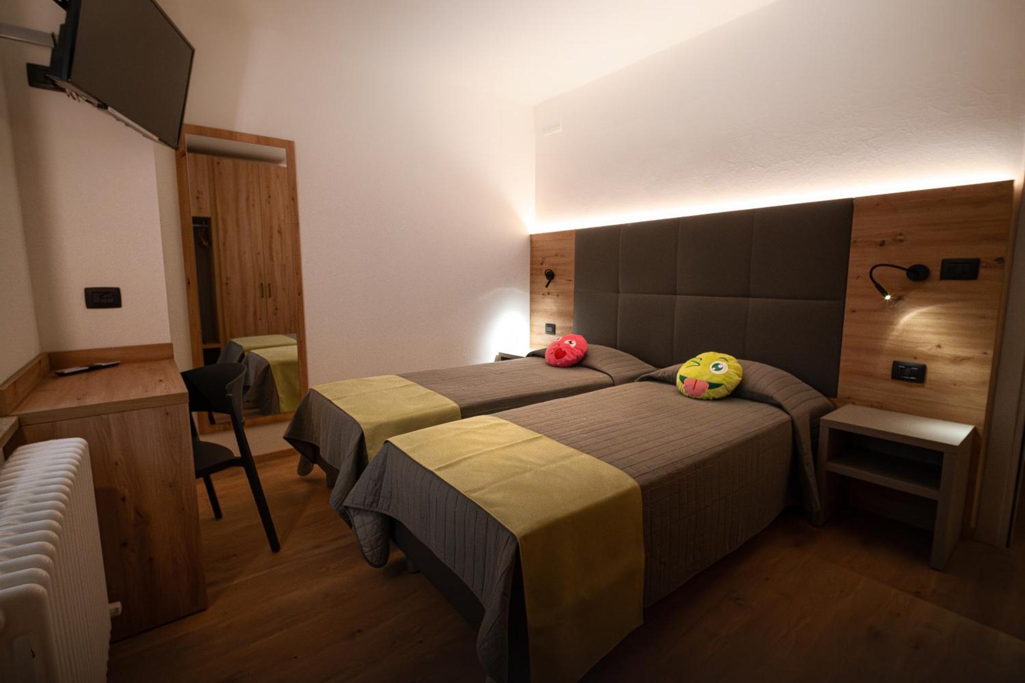 Hotel Del Negro Сутріо Екстер'єр фото